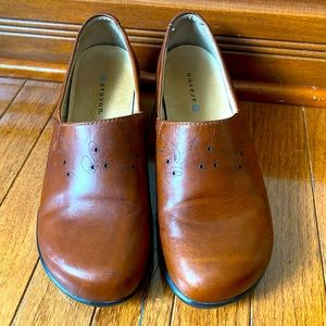 Aravon Combination Last Heeled Loafers Brown Leather WOM11TN Womens Size 8 D